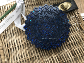 Handgemaakte display mandala donker blauw glitter