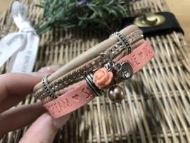 Handgemaakt armbandje Roze/nude L