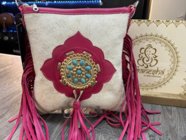 Ganesha - Dewi fuchsia koeienhuid tas met een turquoise stenen