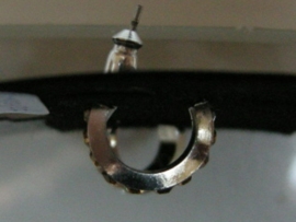 Open creolen zilverkleur met zwarte strass 12mm doorsnee