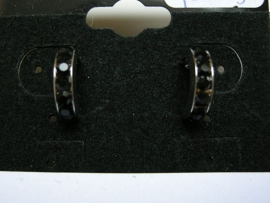 Open creolen zilverkleur met zwarte strass 12mm doorsnee