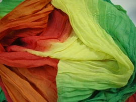 Kreukel sjaal in de kleuren groen/geel/oranje