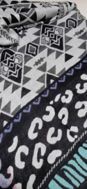 Sjaal vierkant zwart/wit en onderkant div kleuren
