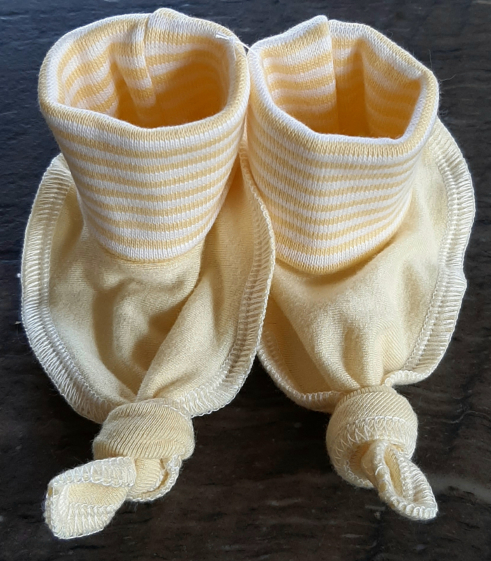 Trico baby slofjes geel handgemaakt