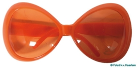 Orangefarbene Brille (modern)