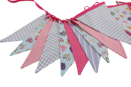 vlaggetjes , lichtblauw met hartjes/lila/pink