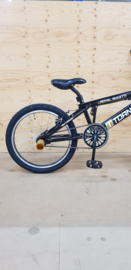 BMX Freestyle / Crossfiets BUGATTI TORNADO glans zwart / gouden details