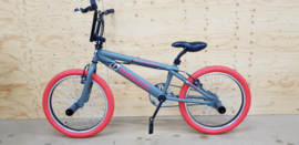 BMX Freestyle / Crossfiets BUGATTI TORNADO mat leger groen / rode banden