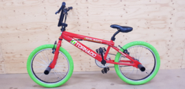 BMX Freestyle / Crossfiets BUGATTI TORNADO glans rood / groene banden