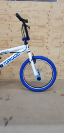 BMX Freestyle / Crossfiets BUGATTI TORNADO glans wit / blauwe banden