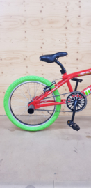 BMX Freestyle / Crossfiets BUGATTI TORNADO glans rood / groene banden