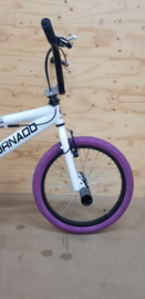 BMX Freestyle / Crossfiets BUGATTI TORNADO glans wit / paarse banden