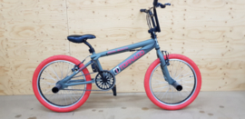 BMX Freestyle / Crossfiets BUGATTI TORNADO mat leger groen / rode banden