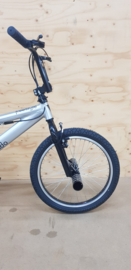 NIEUWE FREESTYLER!!! BMX Freestyle / Crossfiets BUGATTI TORNADO geborsteld aluminium / zwarte details