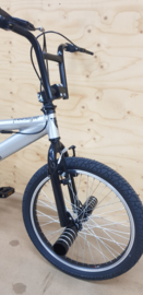 NIEUWE FREESTYLER!!! BMX Freestyle / Crossfiets BUGATTI TORNADO geborsteld aluminium / zwarte details