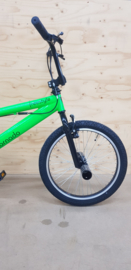 BMX Freestyle / Crossfiets BUGATTI TORNADO neon green / zwarte details