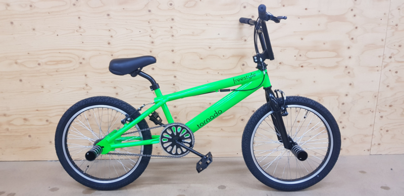 gebrek Verrijken Geniet BMX Freestyle / Crossfiets BUGATTI TORNADO neon green / zwarte details |  Starters BMX | BMXFreestyle.NL de BMX specialist