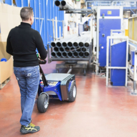 1101210026 | ZALLYS M5 elektrotrekker, trekvermogen 4000 kg, spoorbreedte 795 mm, motor 1000W, 2x 12V  105/130A AGM tractiebatterijen, batterijlader, max. snelheid 5,5 km/u, draaicirkel 1500 mm, elektromechanische rem, gew. 90 kg excl. batterijen