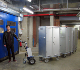 1101210047 | ZALLYS M12 elektrotrekker, trekvermogen 1500 kg, spoorbreedte 535 mm, motor 400 W, 2x 12V tractiebatterijen, batterijlader, max. snelheid 5 km/u, draaicirkel 900 mm, elektromechanische rem, gew. 50 kg excl. batterijen