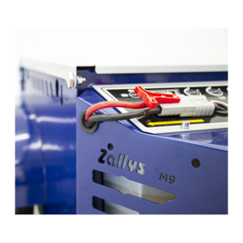 1101210049 | ZALLYS M9 elektrotrekker met afstandsbed., trekverm. 3000 kg, spoorbreedte 720 mm, motor 600W, 2x 12V  105/130A tractiebatterijen, batterijlader, max. snelheid 4,5 km/u, draaicirkel 1300 mm, elektromechanische rem, gew. 63 kg excl. batterijen