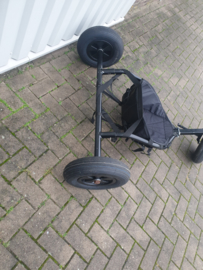 zwart stalen buggy