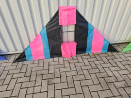 doos delta roze/zwart/blauw