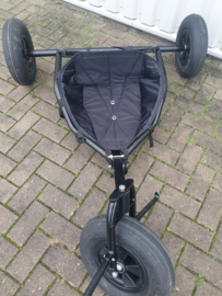 zwart stalen buggy