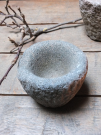 Zwaar oud stenen vijzeltje - 9,5cm