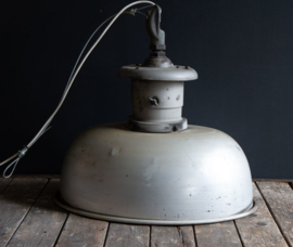 Stoere oude fabrieks  lamp