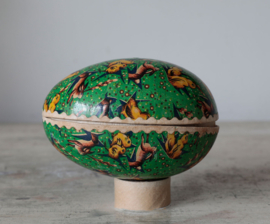 Oud karton/ papiermache ei