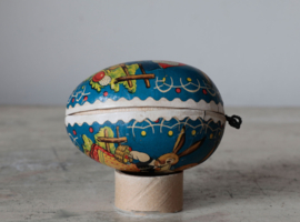 Oud karton/ papiermache ei