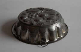 Oude Bakvorm met ophanglus