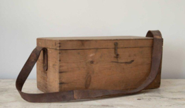 Frans houten kistje met draagriem