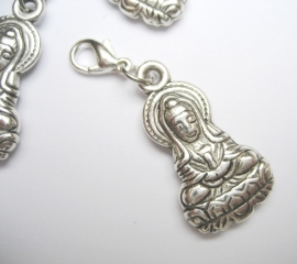 Boeddhahangertje, charm - hebbeding - zilverkleur