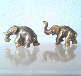 Heilige olifant, messing ca 2,5 x 3,5cm -