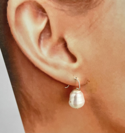 Parel oorbellen 2,5 cm Barok, echt zilver, echte AA parels 1,4 cm