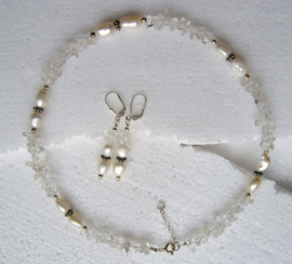 Bergkristal/ Pearl collier-oorbellen combinatie