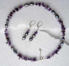 Amethyst / Pearl collier-oorbellen combinatie