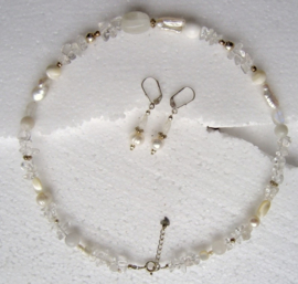 Maansteen/ Pearl collier-oorbellen combinatie