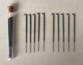 Felting needles (thick) per 10 pieces in a tube with cork stopper