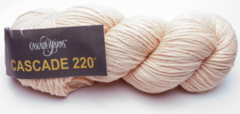 Cascade 220 / Beige nr. 8021 / 100 gram streng