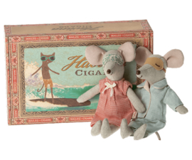 Maileg Mum and dad mice in cigarbox 17-2301-01