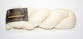 Cascade 220 / Natural nr. 8010 / 100 Gram Wollstrang