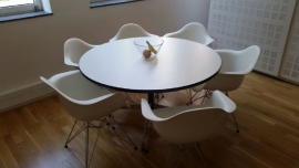 Eames Vitra segmenten tafel rond