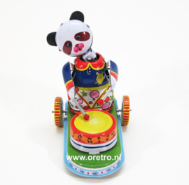 Panda drummer op wagen