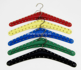 Kleerhangers met noppen