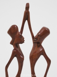 Beeldje hout man en vrouw