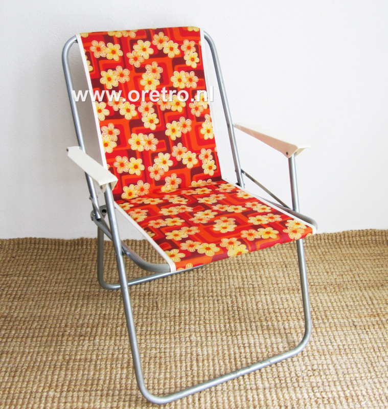 Bukken Bestuurbaar Wirwar Campingstoel Rinco rood oranje bloemen | Vintage verkocht / vintage sold |  ORETRO