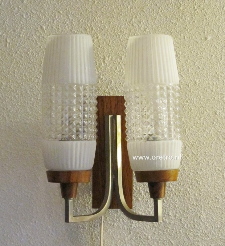 lint een vergoeding Haarzelf Wandlamp hout met 2 glas '50 | Vintage verkocht / vintage sold | ORETRO