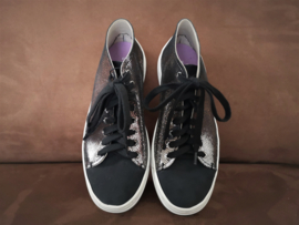 Sneakers zilverkleurig shiny met zwart